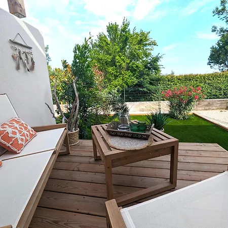 Daya Lodge. * L'Isle-sur-la-Sorgue