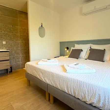 Daya Lodge. * L'Isle-sur-la-Sorgue
