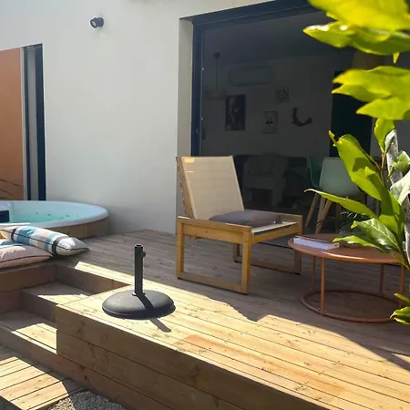 Daya Lodge. * L'Isle-sur-la-Sorgue